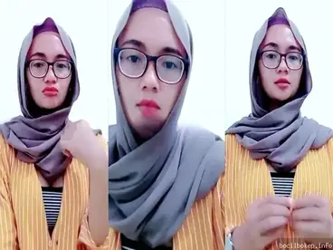 Cewek nakal pamer body panas di live